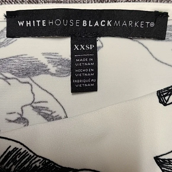 NWOT WHBM Floral Sleeveless Blouse. Size: XXSP. - Picture 4 of 5